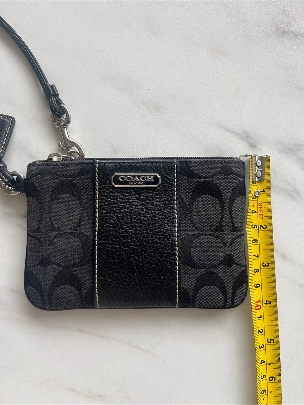 Coach wristlet authentic - Picture 8 of 9